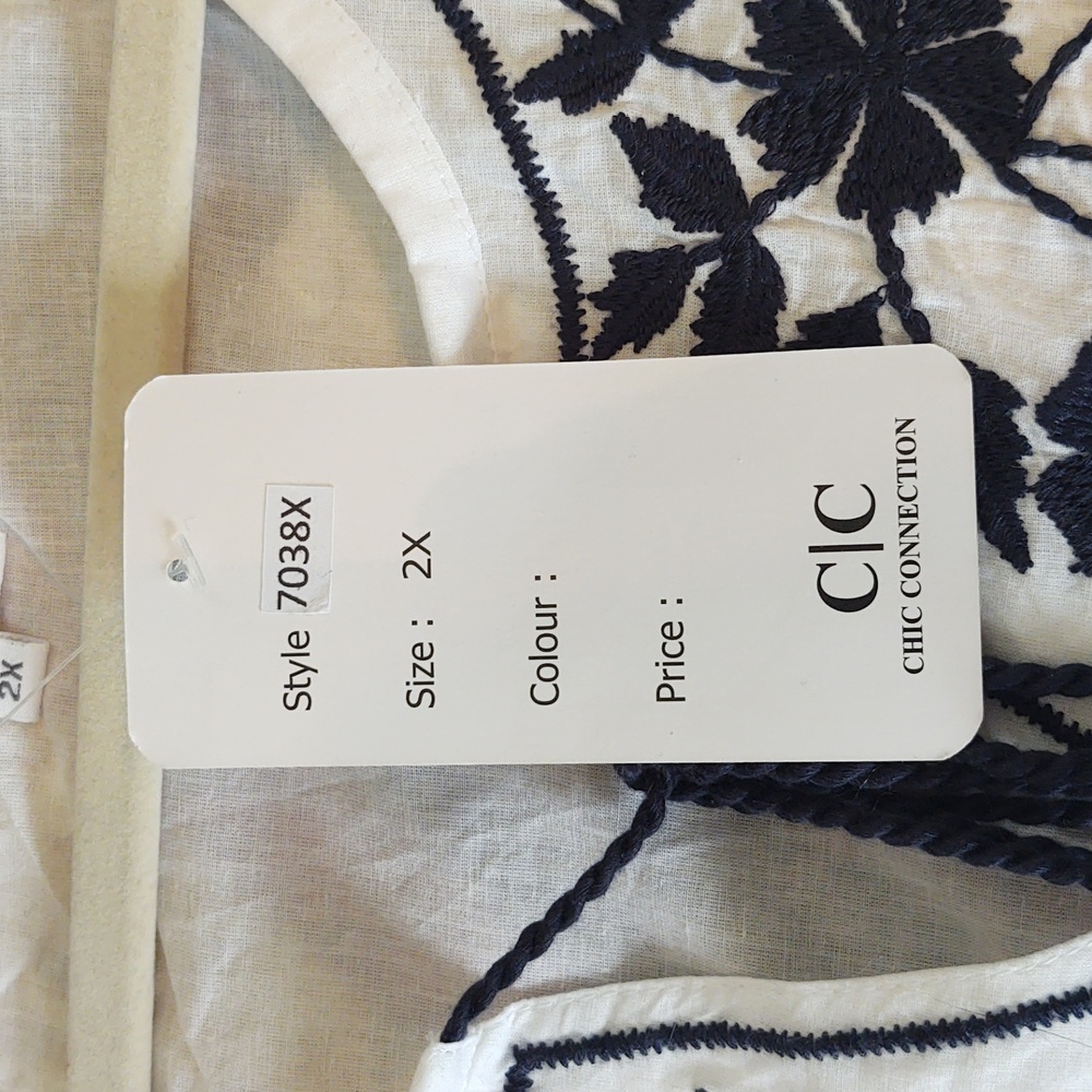 Chic Connections White and Navy 2X Embroidered Women's Top - Picture 6 of 6